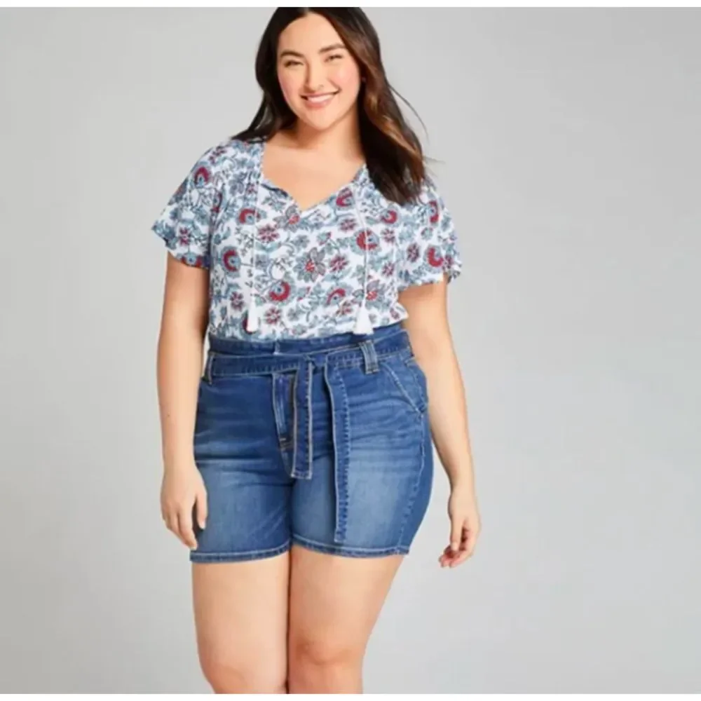 Lane Bryant Girlfriend Shorts jean denim tie waist NWT Size 26